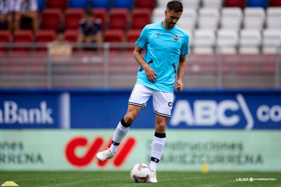 El Castellón confirma en Eibar su buena imagen en pretemporada… y la necesidad de otro '9'