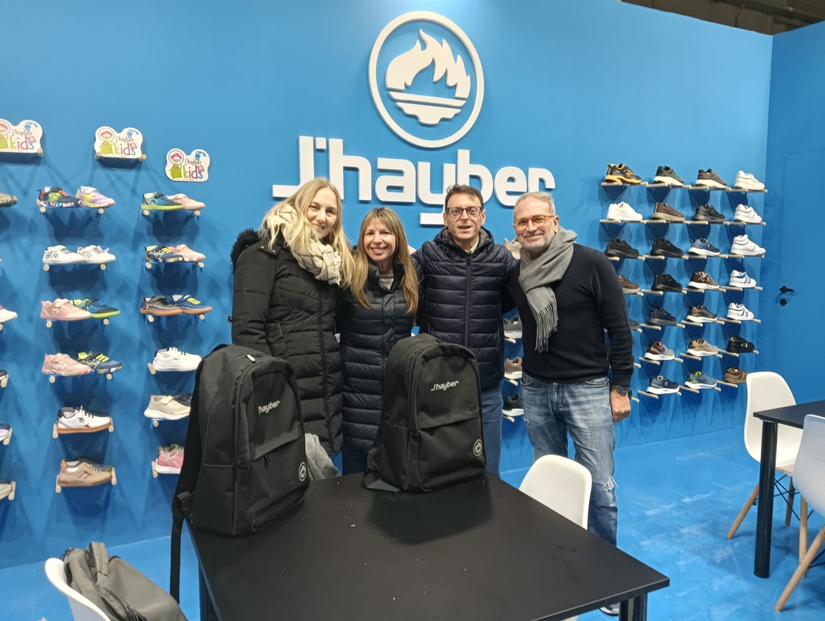 Stand de Jhayber en Milán. - Foto: PLAZA Stand de Jhayber en Milán.