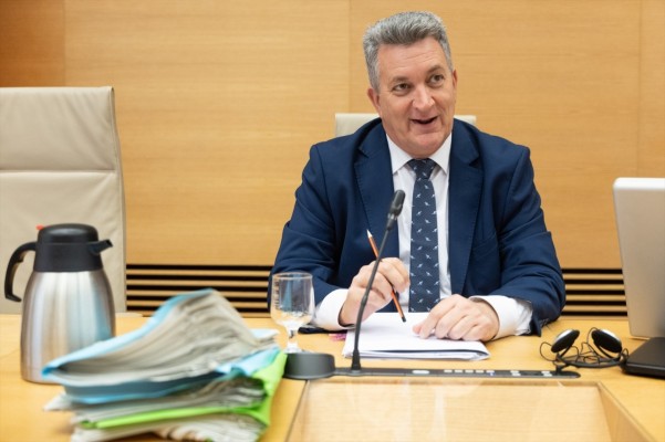 La Generalitat reunirá la próxima semana al taxi y a las VTC para 