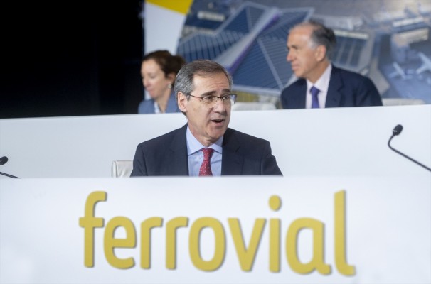 Ferrovial gana 888 millones de euros en 2025, un 72% menos por extraordinarios, pero eleva un 8,6% sus ventas