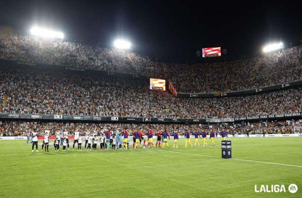 El Valencia cayó en su estreno liguero en Mestalla ocho años después