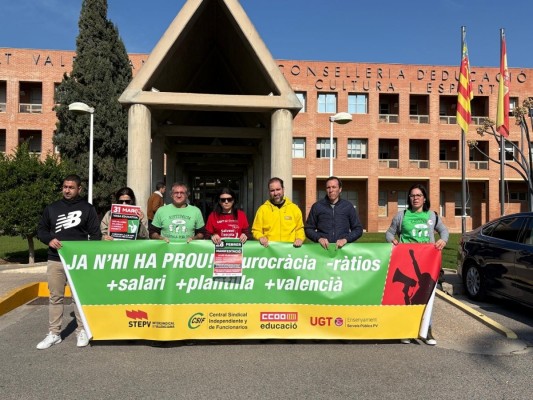 Sindicatos exigen a Educación una negociación 