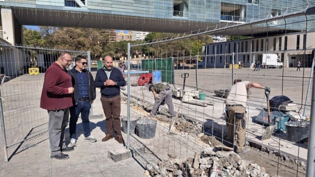 Benidorm ejecuta una obra en la plaza del Ayuntamiento para terminar con las filtraciones de agua al aparcamiento