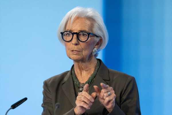 El BCE pierde 1.254 millones en 2025, un 84,2% menos que en 2024, pero acumula tres años seguidos en negativo