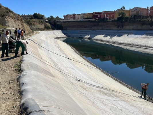 Ultiman los trabajos en la balsa de riego de Altorreal para frenar la proliferación de mosquitos