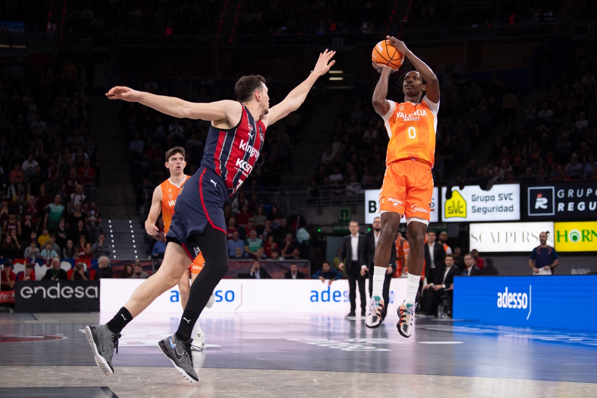 Un Valencia Basket de récord 'arrasa' en Vitoria y se coloca segundo 