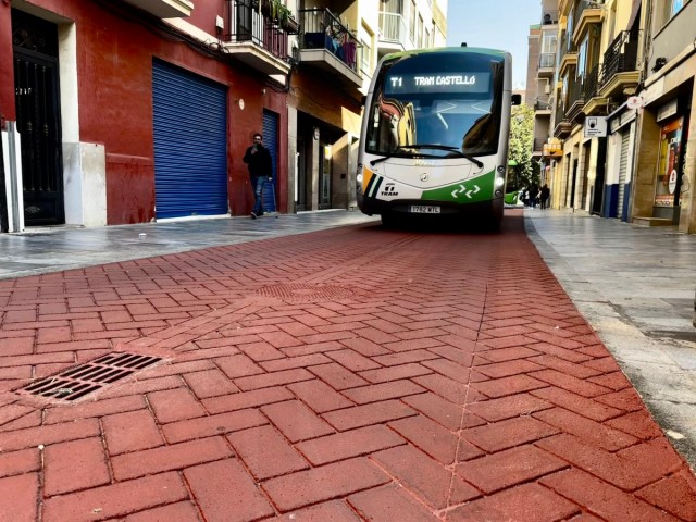 El Tram vuelve a circular por el centro de Castelló: finaliza la primera fase de la rehabilitación del bucle