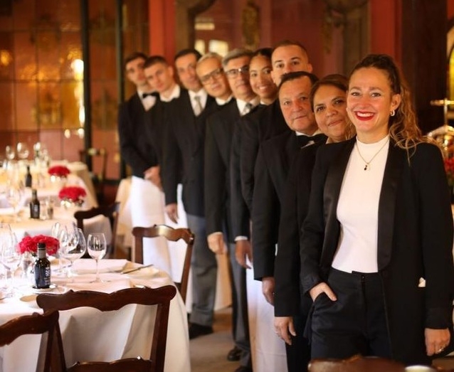 Alicante inaugura El Arte de la Sala, una iniciativa con el mecenazgo de Ron Matusalem que pone en valor el servicio en la alta restauración