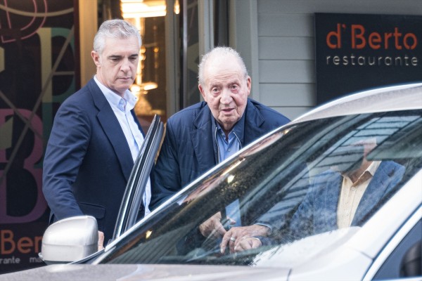 Zarzuela cree que el Rey emérito debería recuperar su residencia fiscal en España si quiere regresar