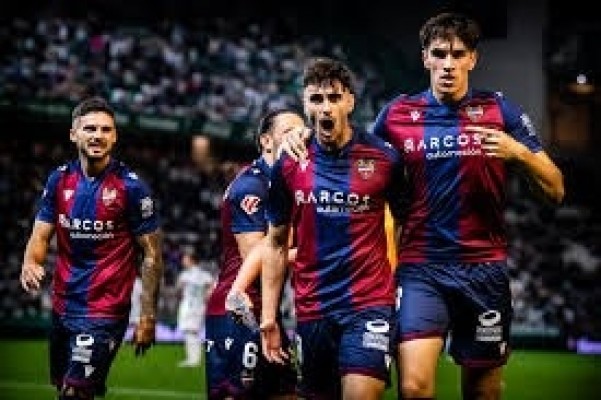 ‘Punt a punt’ retransmite hoy el Levante-Alavés y mañana el Barcelona-Villarreal, Castellón-Racing y Hércules-Eldense