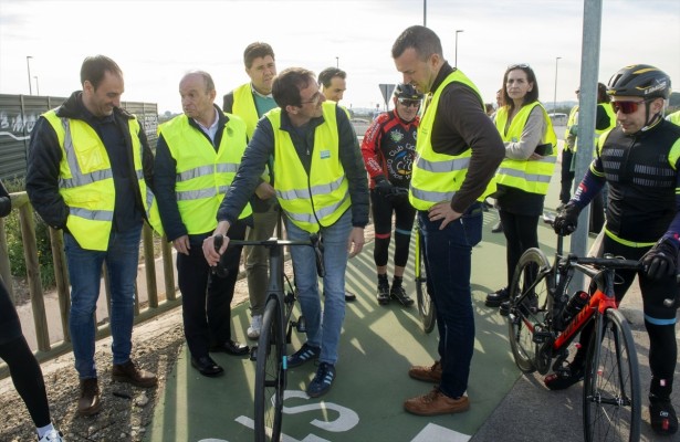 La Diputación de València pone en marcha un plan para mejorar la seguridad de los ciclistas deportivos en las carreteras