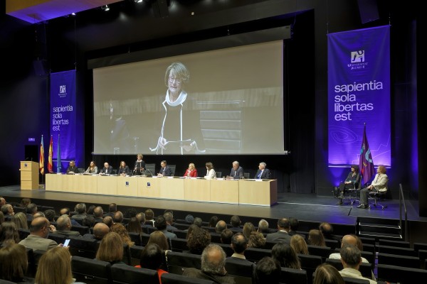 Rosa Montero y Margarita del Val reivindican en el aniversario de la UJI el valor de la generación de conocimiento