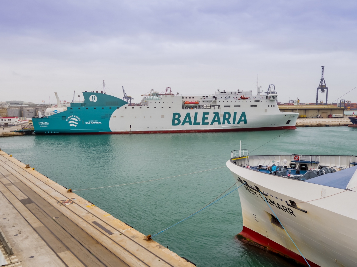 Baleària solicita al Puerto de Valencia la explotación del Muelle del Turia