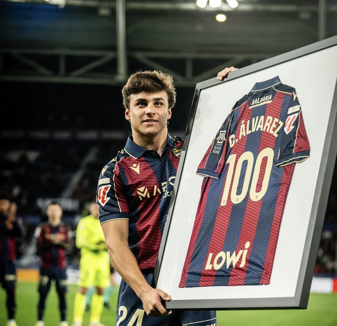 Centenario agridulce para Carlos Álvarez, que se retiró lesionado en la pierna derecha