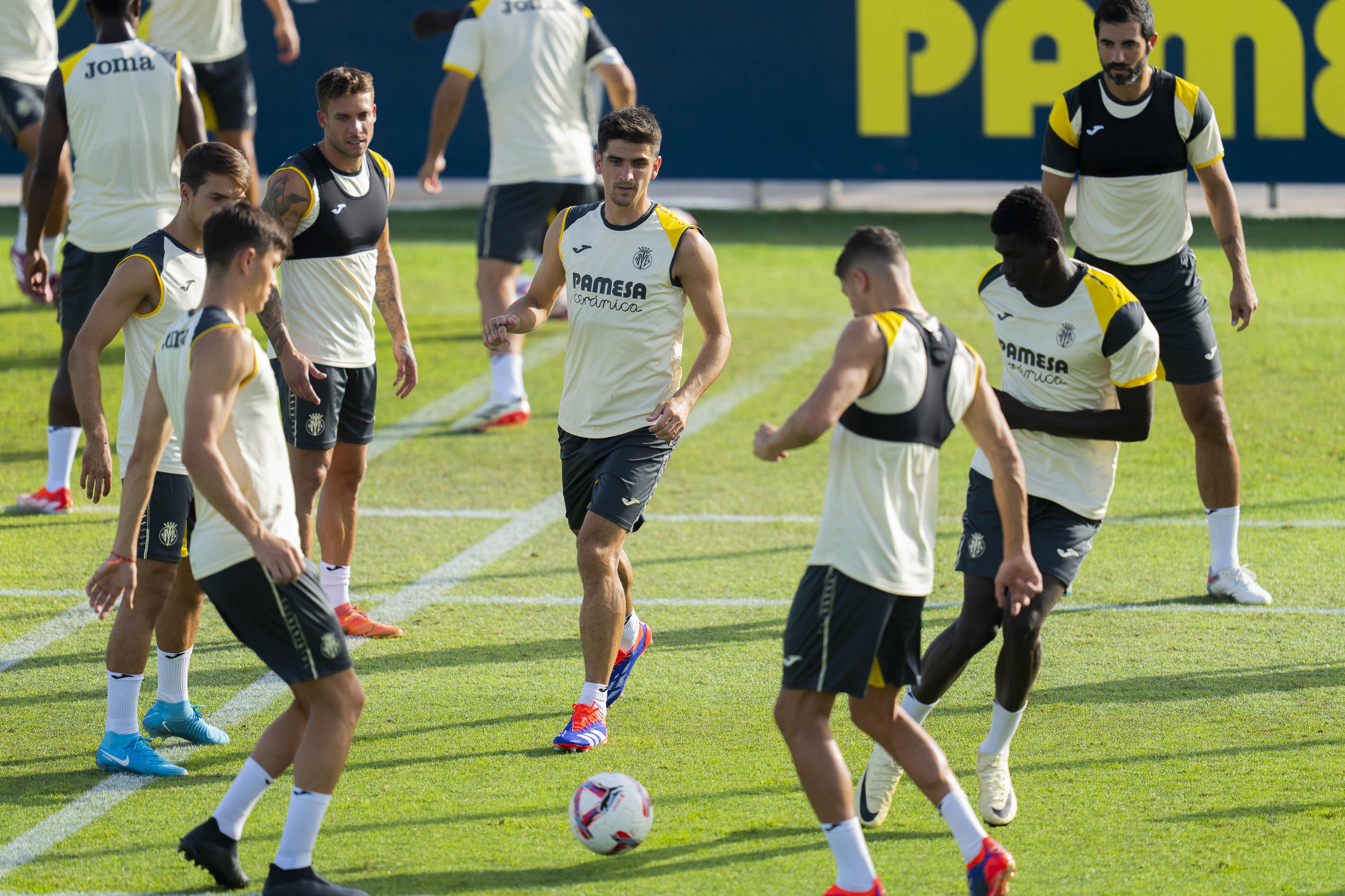 La titularidad de Gerard Moreno, principal duda para el arranque liguero del Villarreal
