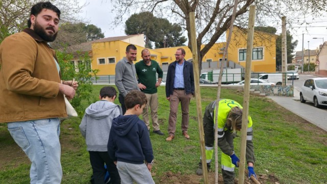 Los vecinos de Santo Ángel crean un nuevo bosque urbano con 44 árboles