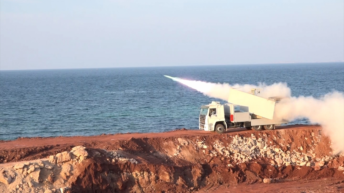 Irán responde a la operación de EEUU e Israel con ataques contra posiciones estadounidenses en la región