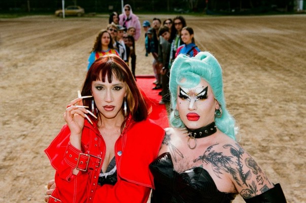 Sandra Monfort i Ferrxn es troben a 'Manifassera', un mambo 'queer' desacomplexat
