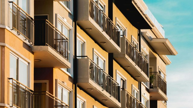 El Ayuntamiento de València y Generalitat estudian destinar suelo educativo no usado a construir vivienda