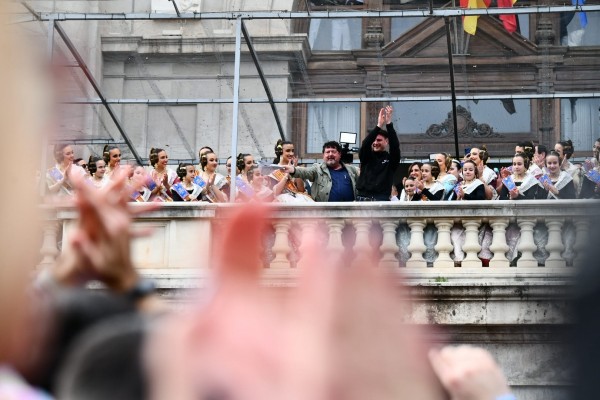 Una atronadora mascletà da comienzo en València a 19 días de fiestas de Fallas