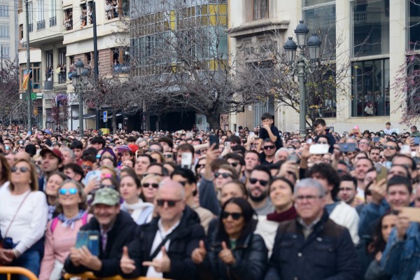 El consumo de agua se mantiene estable en las Fallas con una oscilación máxima del 5 %