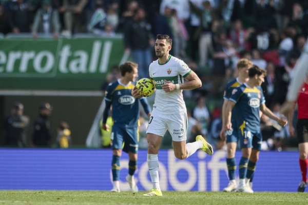 El Elche CF mantiene congelado el acuerdo de renovación con Rafa Mir por su juicio por agresión sexual de este jueves