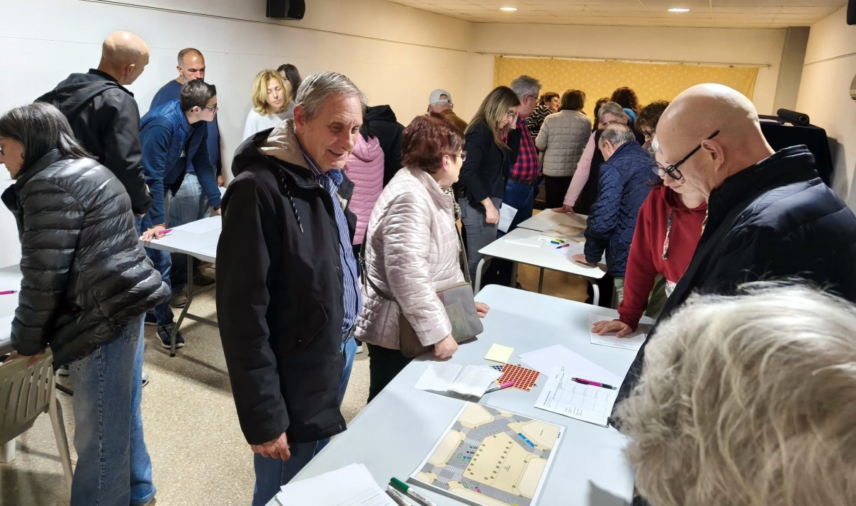 Sesión de consulta ciudadana para elegir la propuesta.