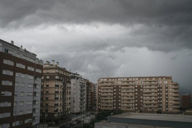 Aemet activa aviso amarillo este sábado en Castellón por lluvias de 20 litros en una hora y 60 en doce