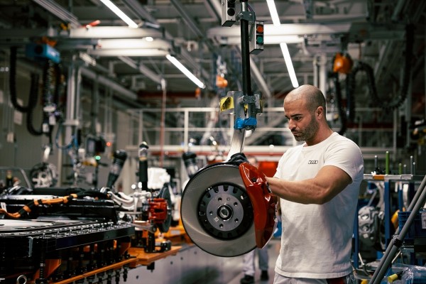 El PMI manufacturero de la eurozona escala a máximos de casi cuatro años por la acumulación de inventarios