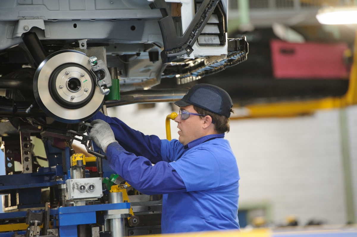 El PMI manufacturero de España logró estabilizarse en febrero tras dos meses de contracción