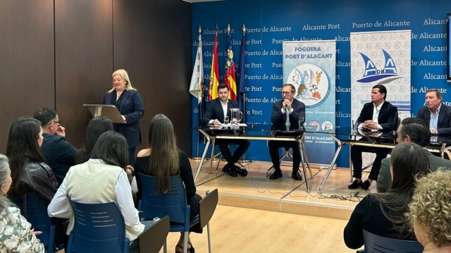 La hoguera Port d'Alacant celebró sus 40 años de vínculo entre el Puerto de Alicante y la ciudad