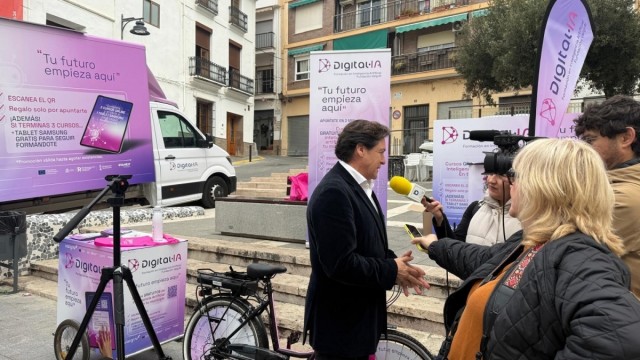Buñol, primera parada de la ruta de la Generalitat por 47 municipios para formar a 17.000 ciudadanos en IA