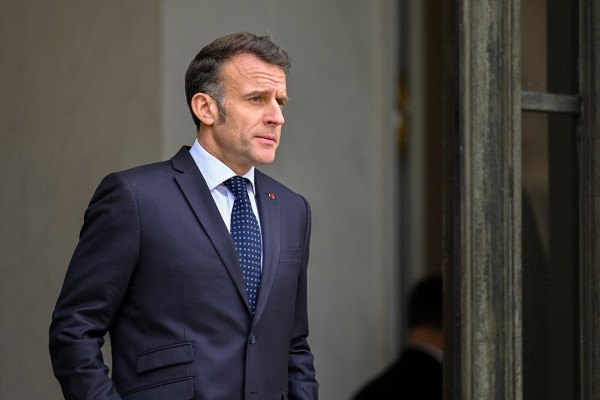 Macron refuerza el arsenal nuclear y amenaza con usarlo para defender los 
