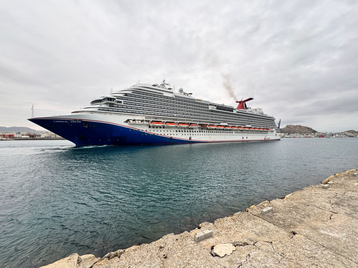 3.000 cruceristas para empezar: el Puerto inaugura temporada con una visita histórica de Carnival