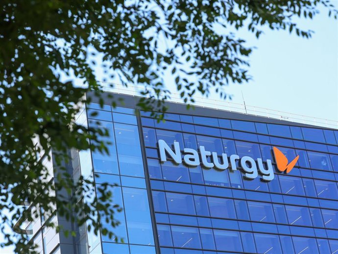 Naturgy se desploma casi un 7% tras vender GIP (BlackRock) su 11,4% en la energética por 2.791 millones