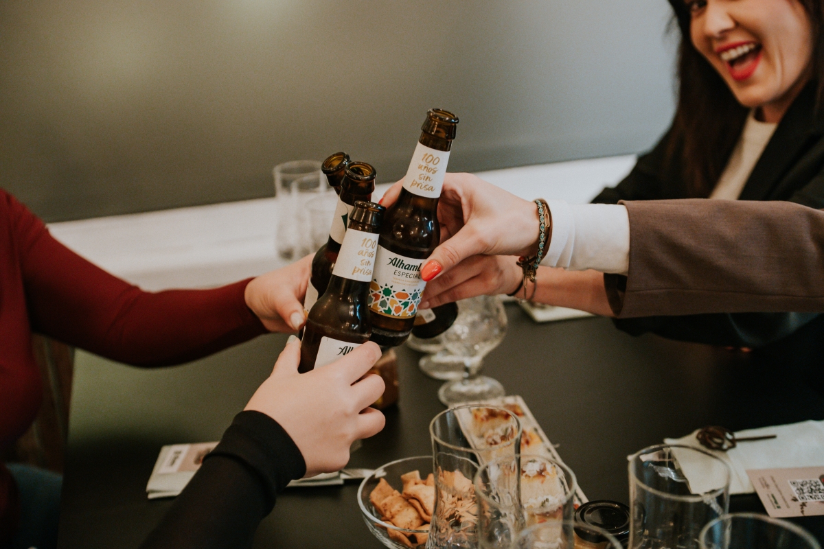 Cervezas Alhambra reúne poesía, gastronomía y creación musical en la agenda de marzo de Murcia Origen