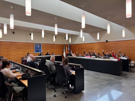 PP y Vox respaldan un presupuesto para San Vicente de más de 60 millones que afianza inversiones y servicios