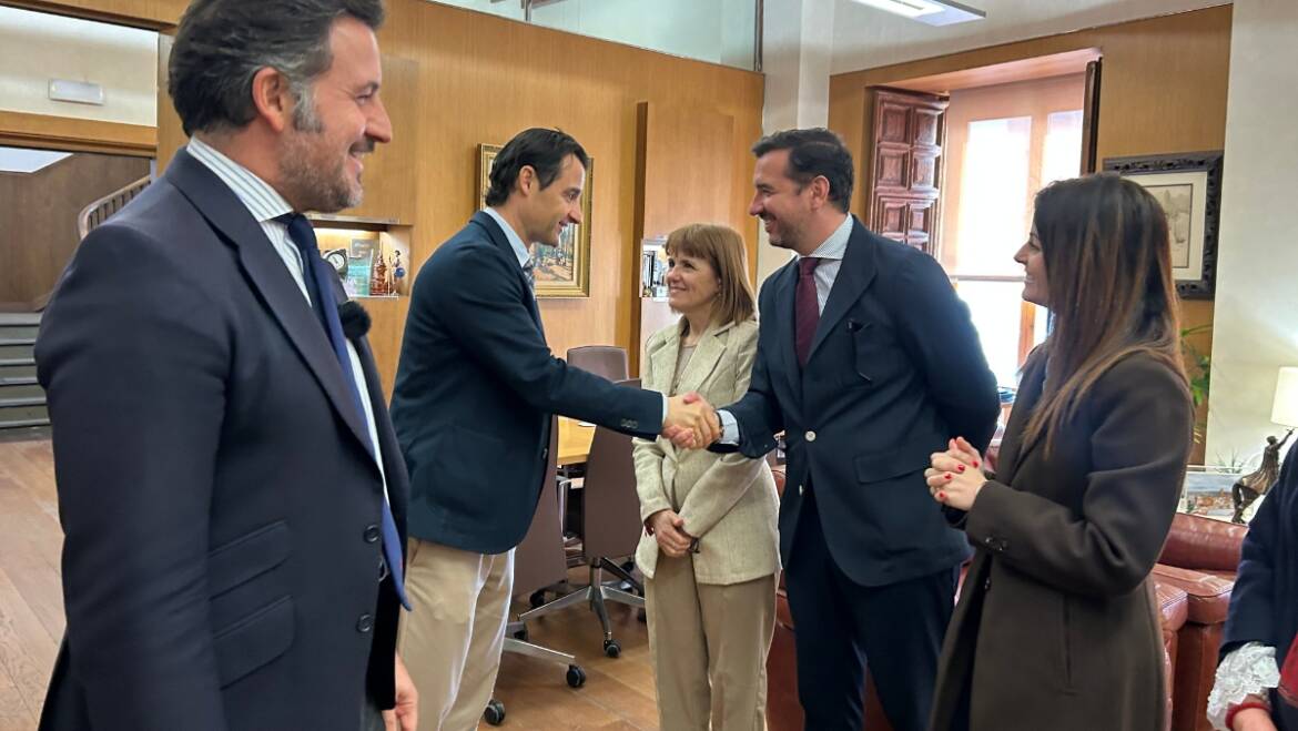 Elche y Torrevieja refuerzan lazos y reivindican mejoras en infraestructuras al Ministerio