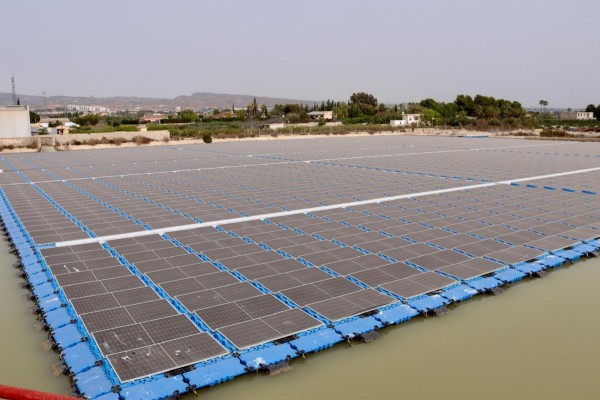 El Ministerio entrega tres fotovoltaicas y un nuevo sistema de telecontrol a regantes de Elche y Crevillent
