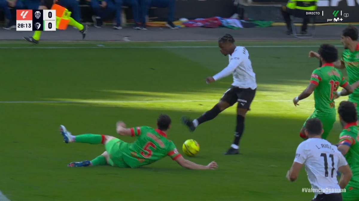 El CTA reconoce que se debería haber pitado el penalti reclamado por el Valencia CF