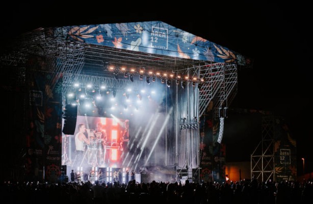Área 12: Diez experiencias como banda sonora del verano del 2024 en Alicante