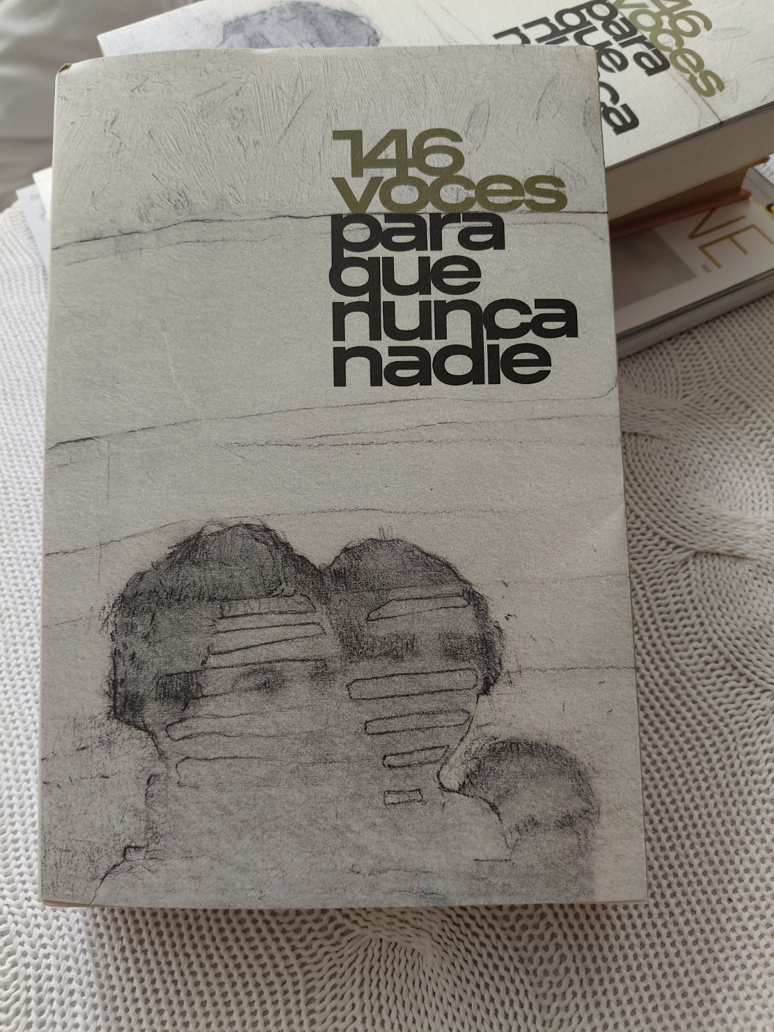 146 voces para que nunca nadie: un libro contra el maltrato a la mujer