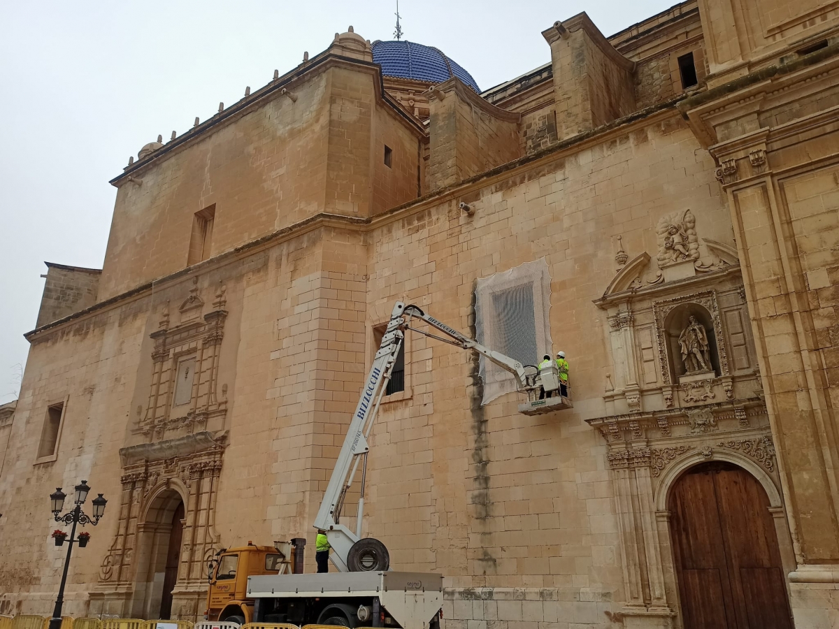 Más redes en Santa María en Elche: protectores en las ventanas por los últimos desprendimientos