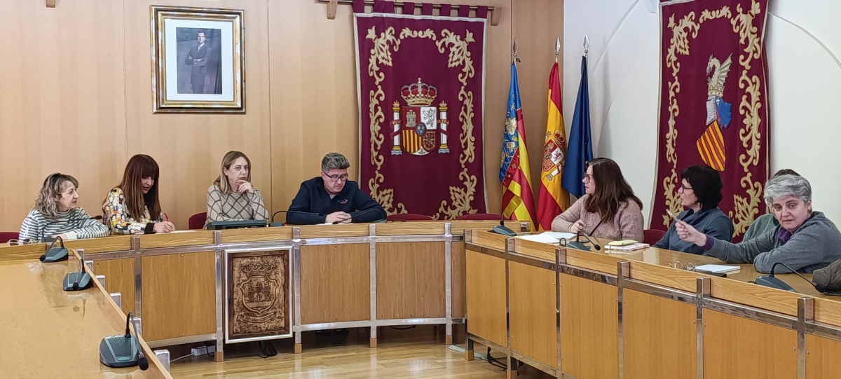 Aspe impulsa nuevas acciones formativas y laborales a través de una mesa de empleo