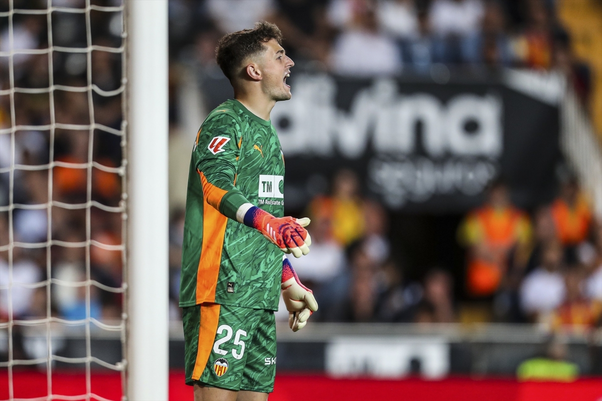 Julen Agirrezabala sigue en Vitoria, donde se estudia la posibilidad de ser operado del menisco