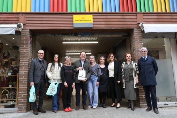 Pérez Llorca visita las obras de mejora del mercado de Algirós
