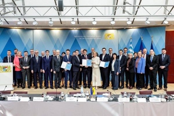 La Comunitat firma una declaración conjunta con regiones europeas más desarrolladas en favor de una política de cohesión