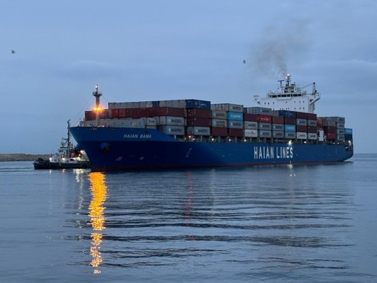 El Puerto recibe al mayor portacontenedores de su historia de la mano de Maersk