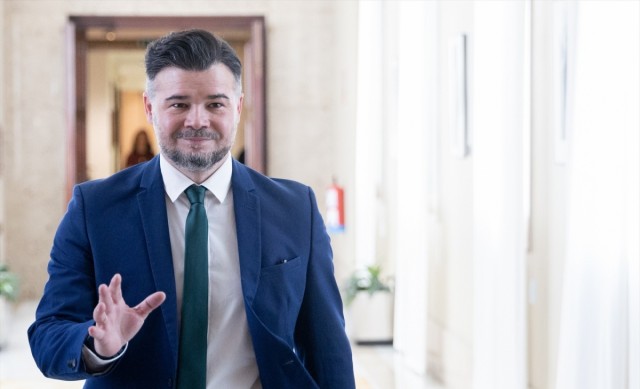Rufián, favorito; Izquierda Española, debatiendo