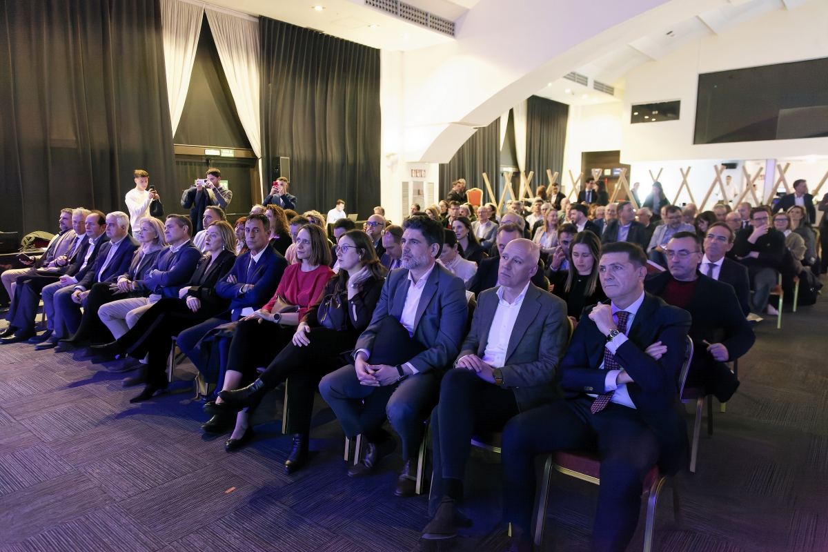 Las imágenes de la presentación del anuario de Castellón Plaza y de la entrega de los premios empresariales